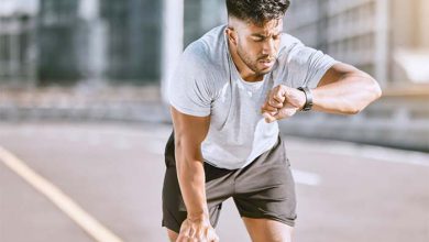 حرکات ورزشی 8 بهترین حرکات کششی صبحگاهی برای شروع ورزش